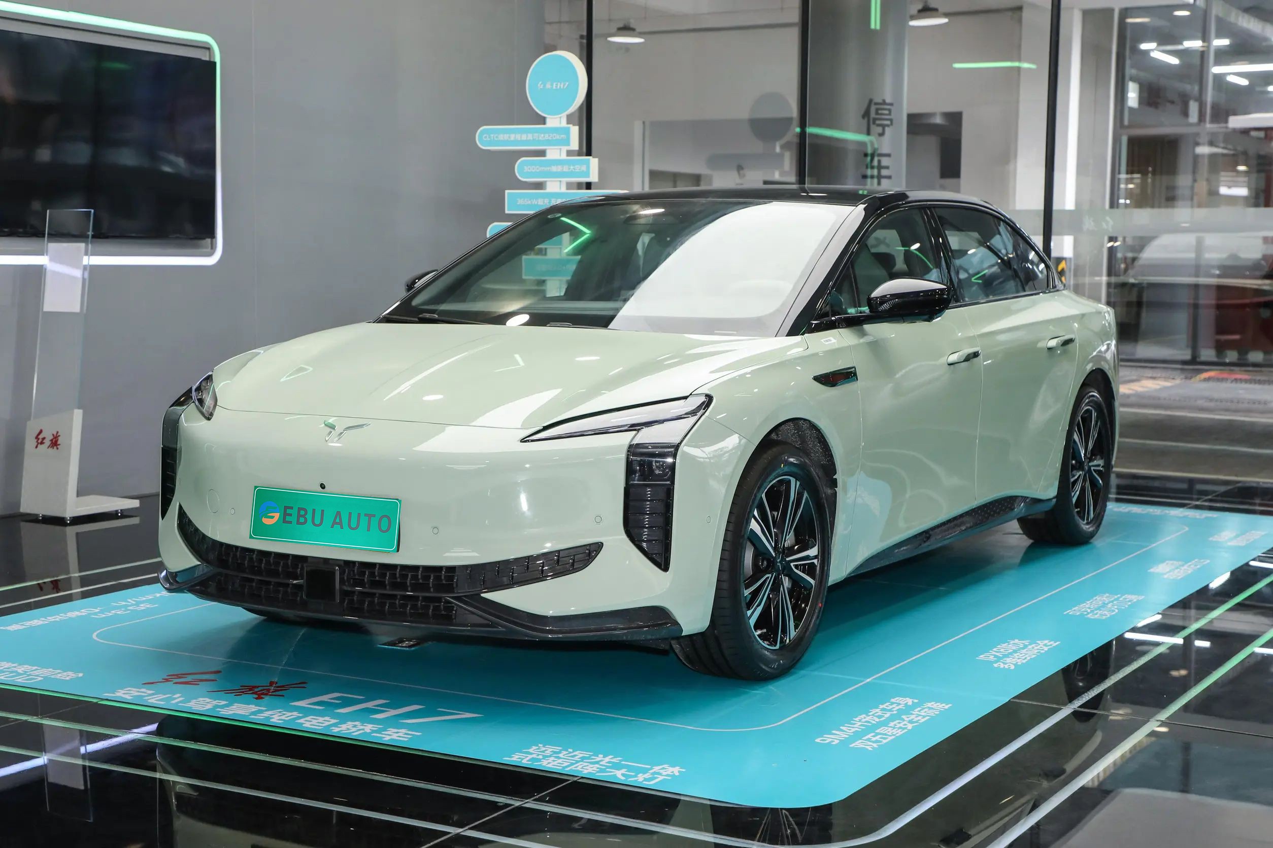 2025 Hongqi EH7 Honor Edition في معرض تيانجين للسيارات، مع 5 أنواع من عمر البطارية للاختيار من بينها.